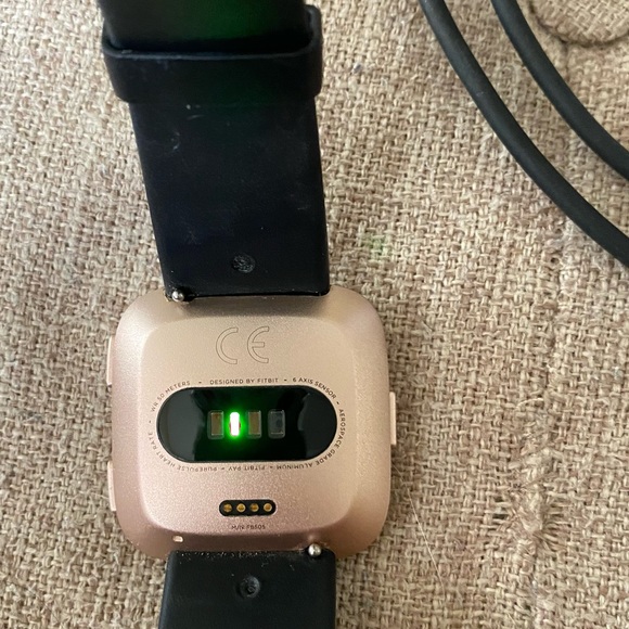 FITBIT Versa - Picture 5 of 6